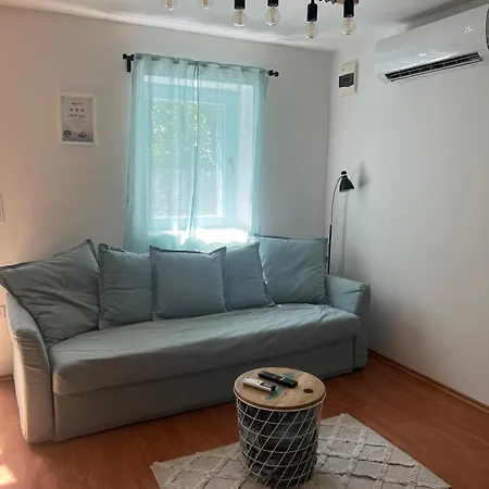 Jobb, Mint Otthon Vendeghaz Holiday home *