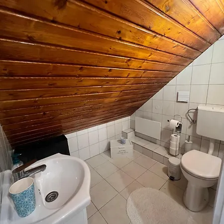 Jobb, Mint Otthon Vendeghaz Дом отдыха Кёрёшхедь