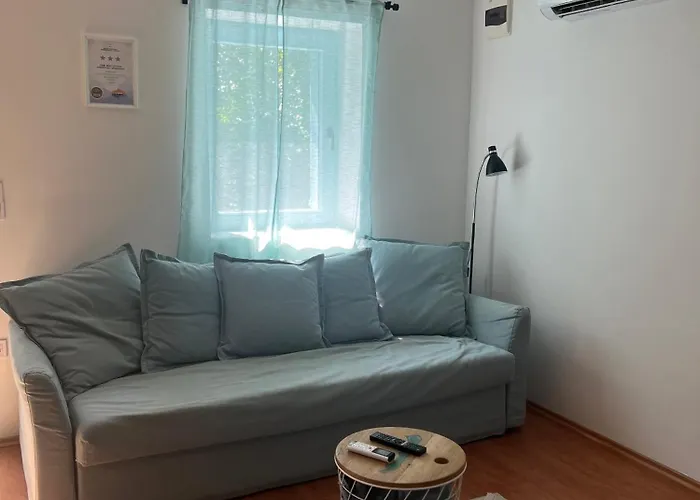 Jobb, Mint Otthon Vendeghaz Holiday home *