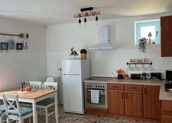 Jobb, Mint Otthon Vendeghaz *