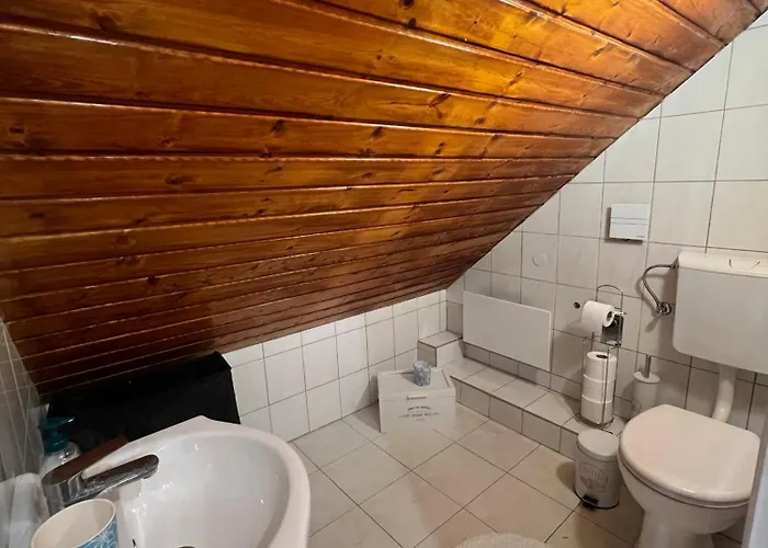 Jobb, Mint Otthon Vendeghaz 度假居 Kőröshegy