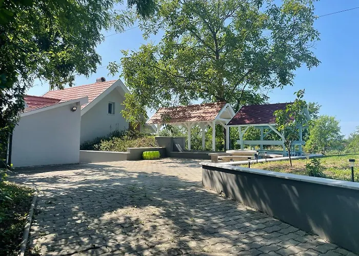 Jobb, Mint Otthon Vendeghaz *